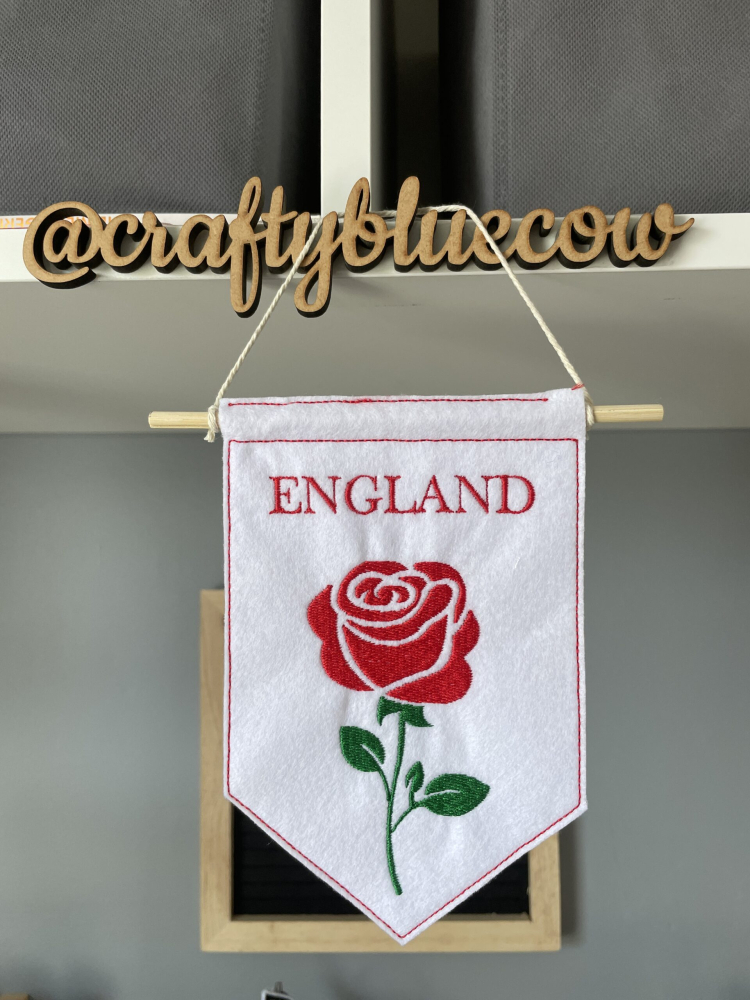 In The Hoop England Door Hanger Digital Download Machine Embroidery Design File 5&times;7 Hoop