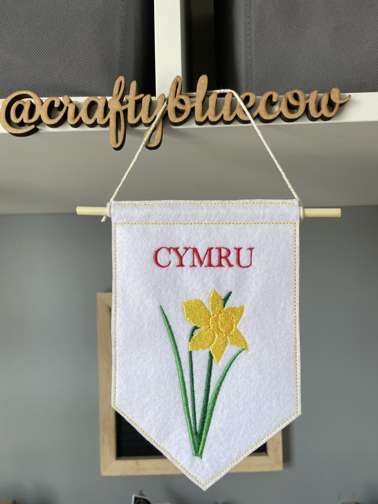 In The Hoop Wales Door Hanger Digital Download Machine Embroidery Design File 5&times;7 Hoop