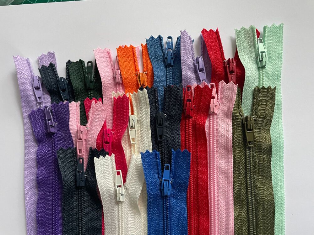 30CM MIXED #3 closed end nylon zip 20PK