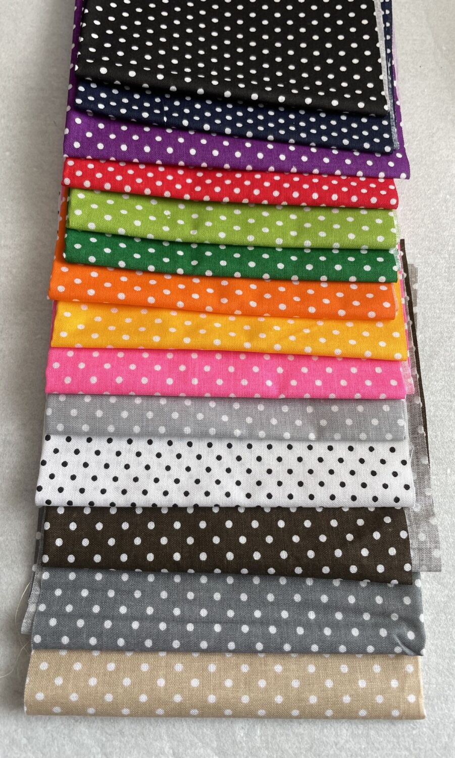 SMALL SPOTTED FAT QUARTERS