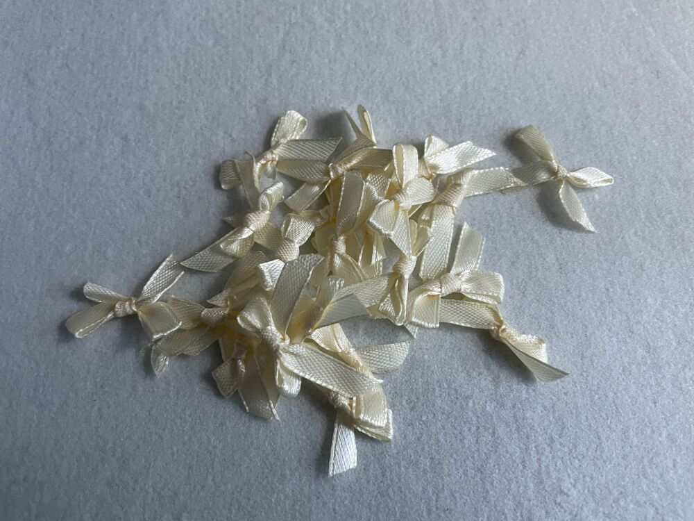 SATIN BOWS- 3CM- CREAM