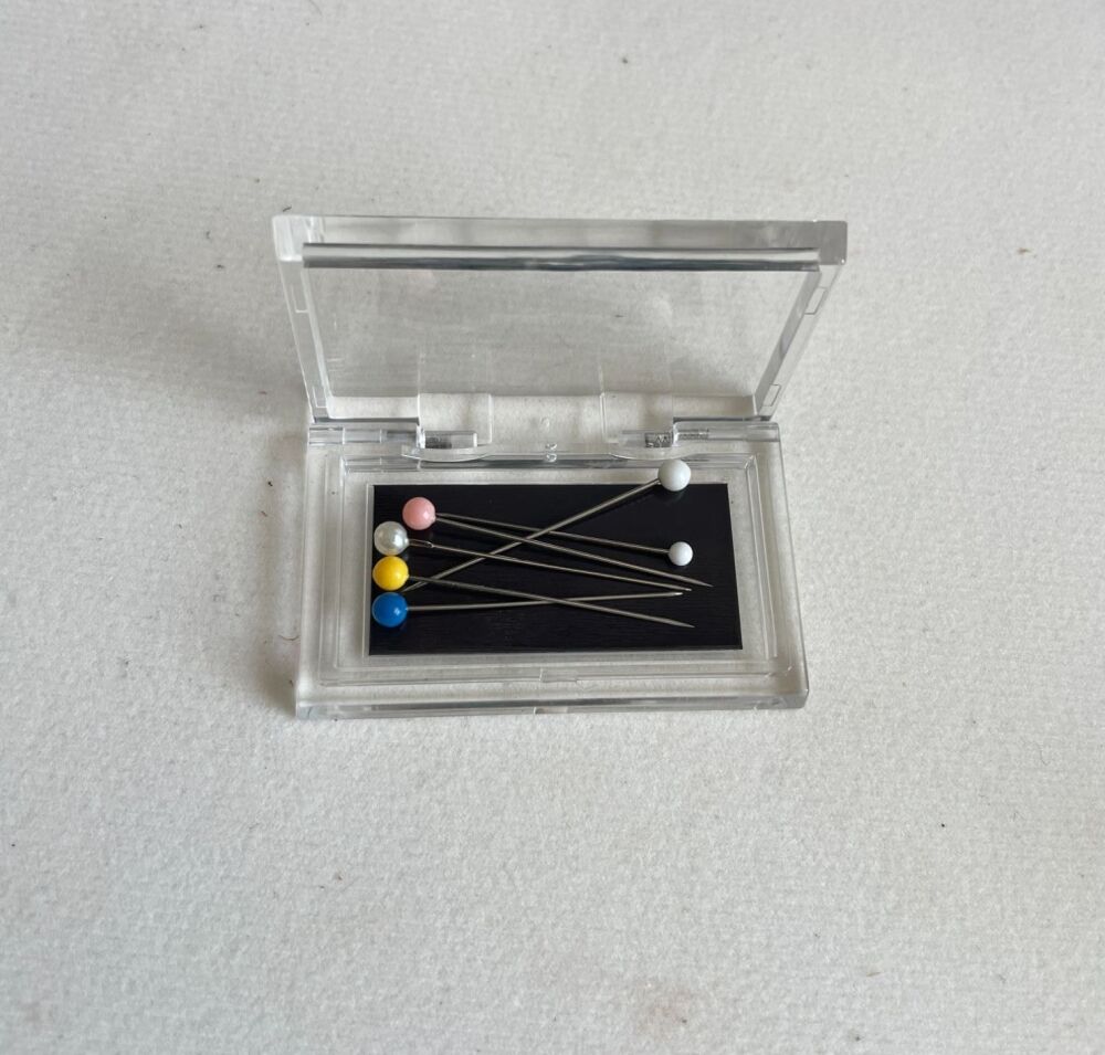  Magnetic needle case, needles not included
