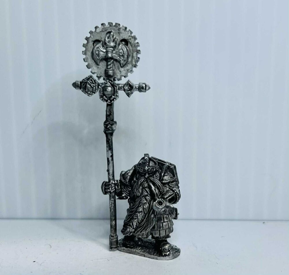 DW2: 28mm Dwarf Army Standard Bearer