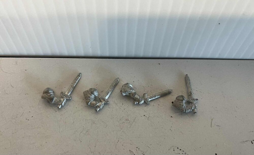 DW39: 28mm Dwarf Sword Arms