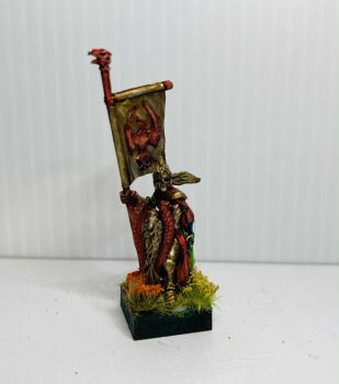 EL4: 28mm Elf Army Standard Bearer