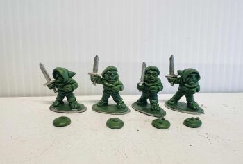 HF6: 28mm Halfling Warriors with Swords (preorder)