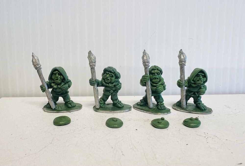 HF08: 28mm Halfling Warriors with Spears & Shields (preorder)
