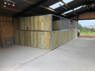 Fully Boarded Side Partition