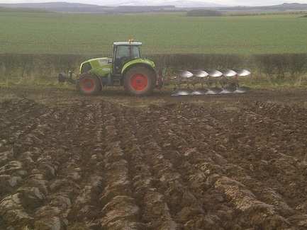 5 Furrow Plough on Claas Tractor