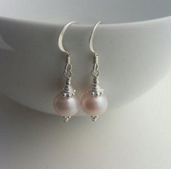 CULTURED FRESHWATER PEARL DROPS