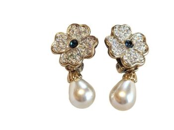 Vintage Cabouchon gold plated clip earrings with Austrian crystals, sapphire coloured blue stone and high quality faux pearl