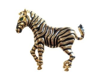 Vintage Cabouchon gold plated brooch from the Zebra collection