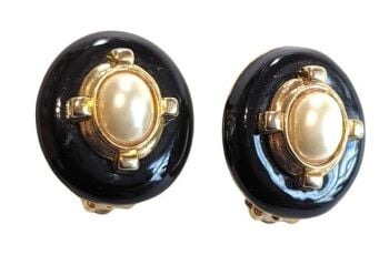 Vintage Cabouchon clip earrings with high quality faux pearl and black enamel