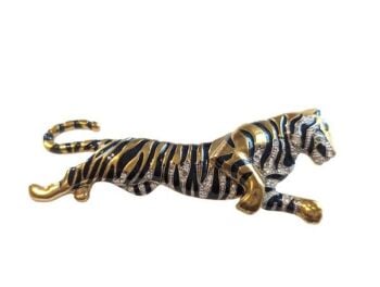 Vintage Cabouchon gold plated brooch from the Tiger collection