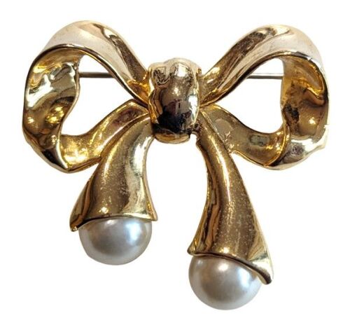 Vintage Cabouchon gold plated bow design brooch with faux pearl