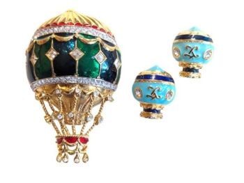 Vintage Cabouchon gold plated hot air balloon brooch and 2 mini gold plated balloon Tac-pins. Sold as a set.