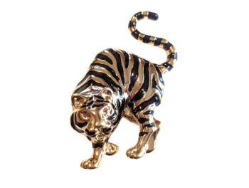 Vintage Cabouchon gold plated crouching tiger brooch with black  enamel