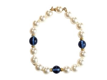 Vintage Cabouchon bracelet with high quality fake pearls and blue stones.  Size large.
