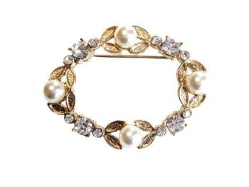 Vintage Cabouchon  gold plated brooch with high quality faux pearls and stunning Austrian lead crystals.