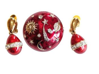 Set consisting of a vintage Cabouchon gold plated clip earrings with red enamel and  Austrian crystals and a Cabouchon Astrology gold plated brooch wi