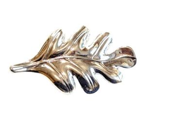 Vintage Cabouchon  leaf brooch with rhodium plating