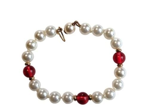 Vintage Cabouchon bracelet with high quality faux pearls and red stones.  S