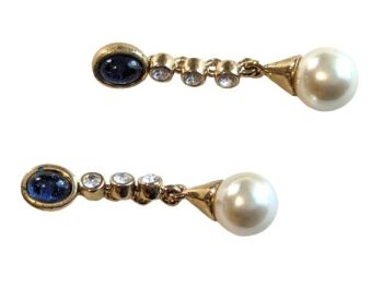Vintage Cabouchon gold plated earrings with a blue stone, a high quality faux pearl and Austrian crystals, for pierced ears.