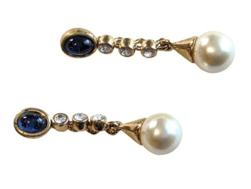 Vintage Cabouchon gold plated earrings with a blue stone, a high quality fa