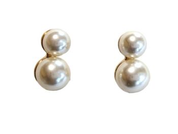 Vintage Cabouchon gold plated earrings with  high quality faux pearls, for pierced ears.