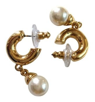 Vintage Cabouchon earrings with gold plating and high quality faux pearl. For pierced ears.