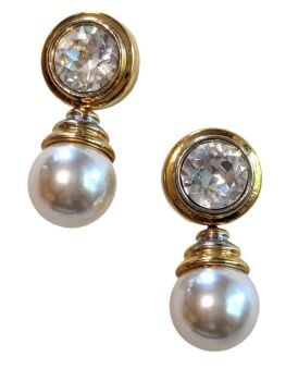 Vintage Cabouchon earrings with gold plating, stunning Austrian crystals and high quality faux pearl. For pierced ears.