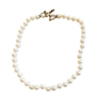 Vintage Cabouchon high quality faux pearl necklace with a gold plated horseshoe shaped clasp with stunning Austrian crystals. Size small.