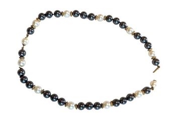 Vintage Cabouchon high quality faux pearl necklace with faux hematites. Size small.