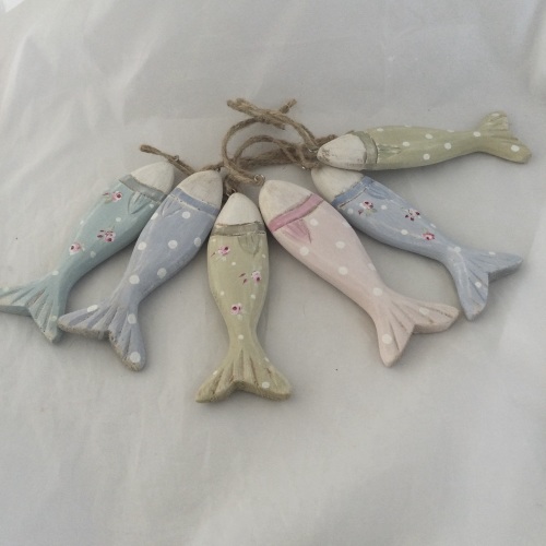 Wooden fish dangle - pink