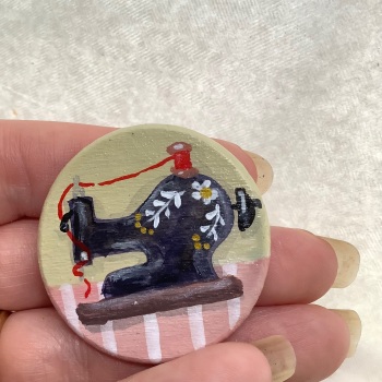 Pin - sewing machine, green and pink background