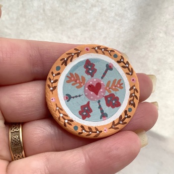 Pin - tiny heart and leaves