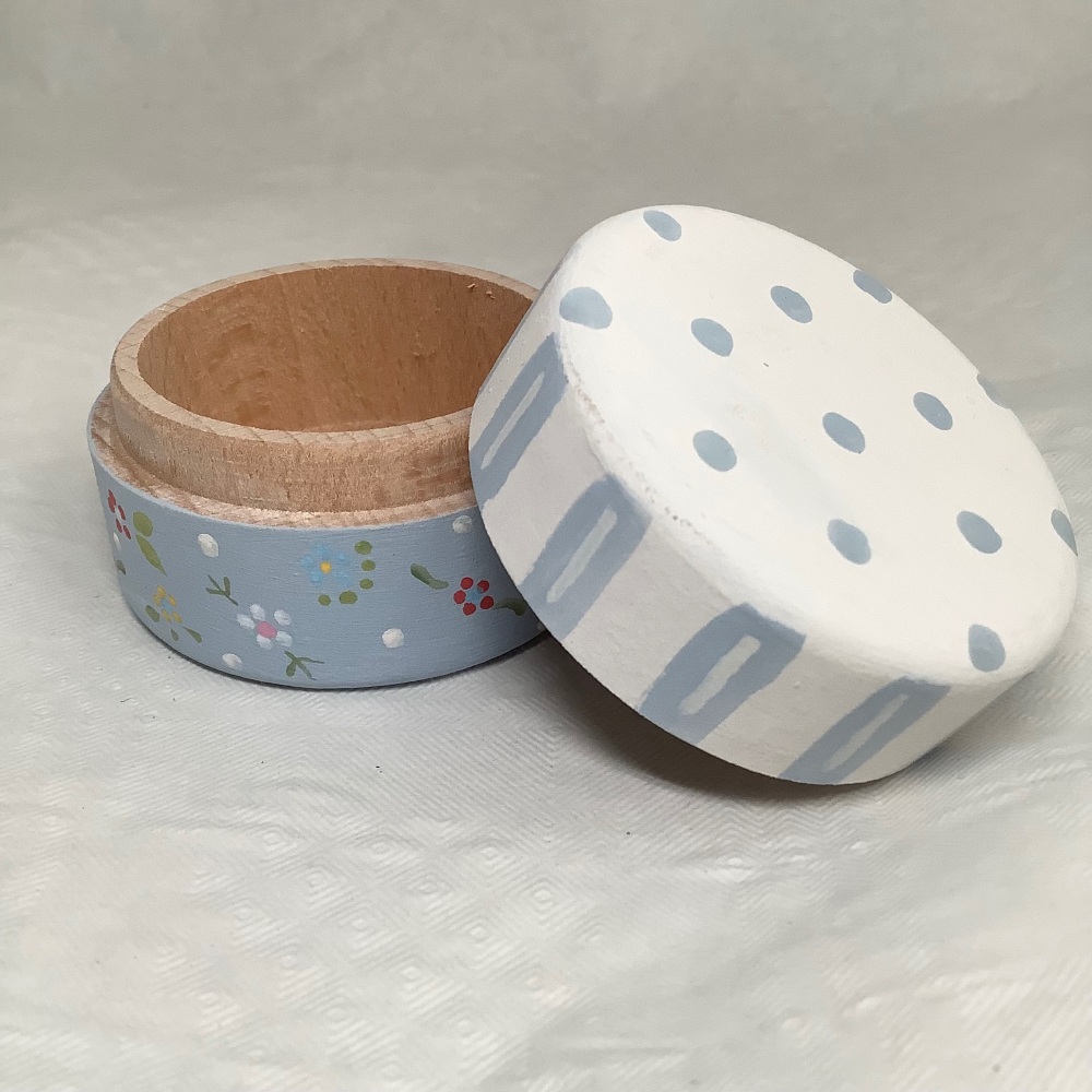 Mini round box - blue with tiny flowers