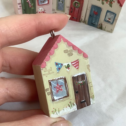 Mini house -tiny - Christmas, pink roof