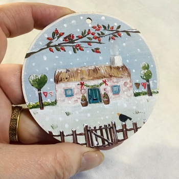 Round Christmas Decoration - cottage #1