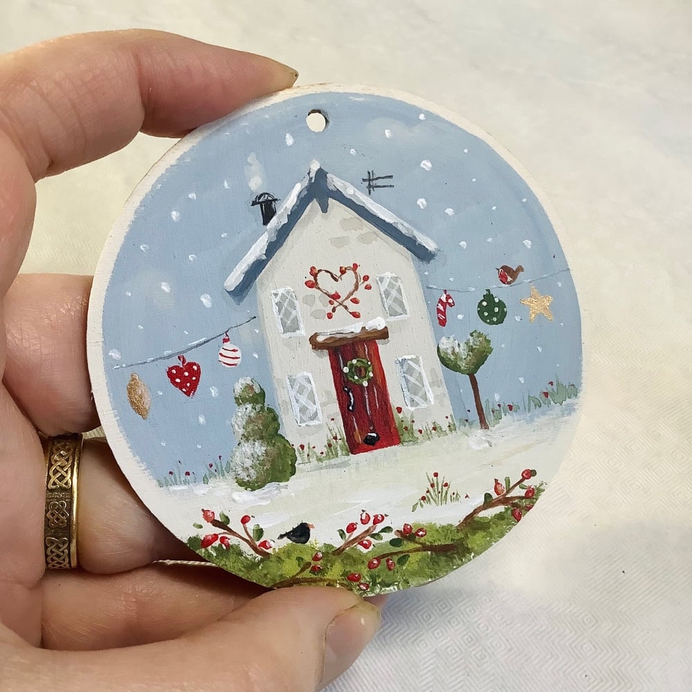 Round Christmas Decoration - cottage #4