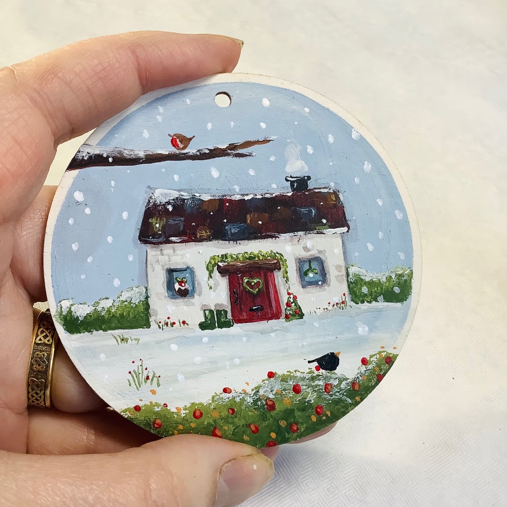 Round Christmas Decoration - cottage #5