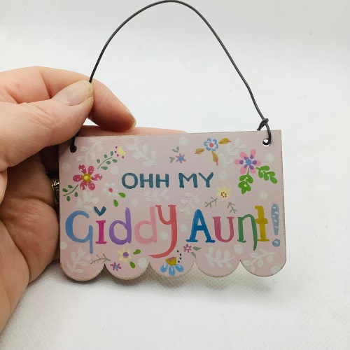 Mini sign ‘giddy aunt’