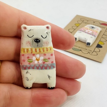 Bear pin - daisy