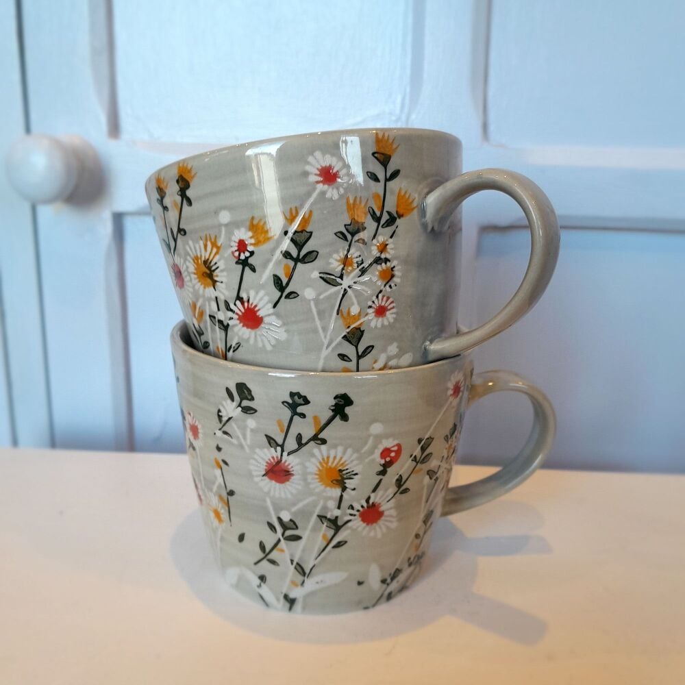 Grey Daisy Mug