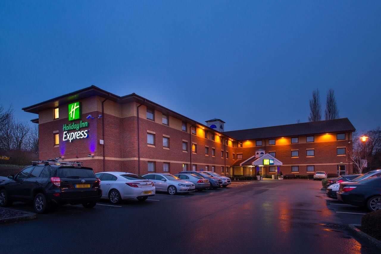 Taunton Hotels near Cricket Ground - Holiday In Express Hotel, Taunton