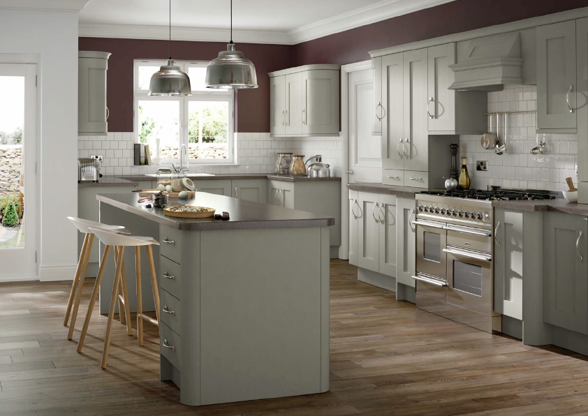 Chelford Navy Kitchen | Fitted Kitchens | Howdens Buckingham 5-Piece Wood Grain Effect Shaker Styles - Buy ...