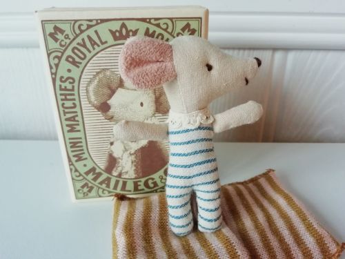 Maileg, Baby Boy Mouse, Sleepy/Wakey (brown striped blanket)