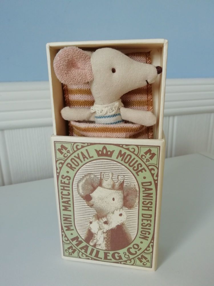 Maileg, Baby Boy Mouse, Sleepy/Wakey (brown striped blanket)