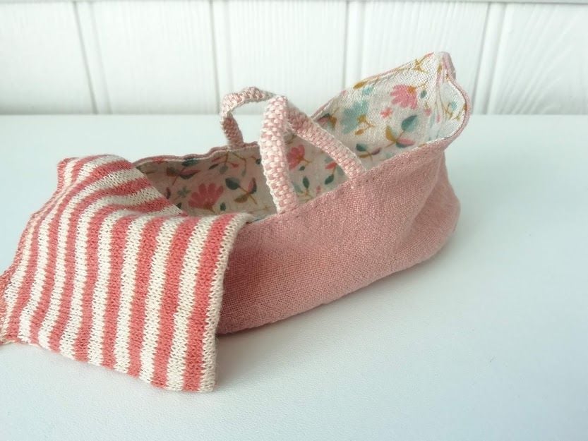 Maileg, Carry Cot, for MY and Baby Mouse, Misty Rose (Darker)