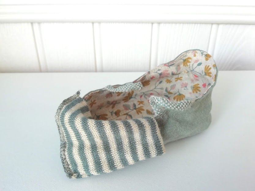 Maileg, Carry Cot, for MY and Baby Mouse, Dusty Green (Darker)